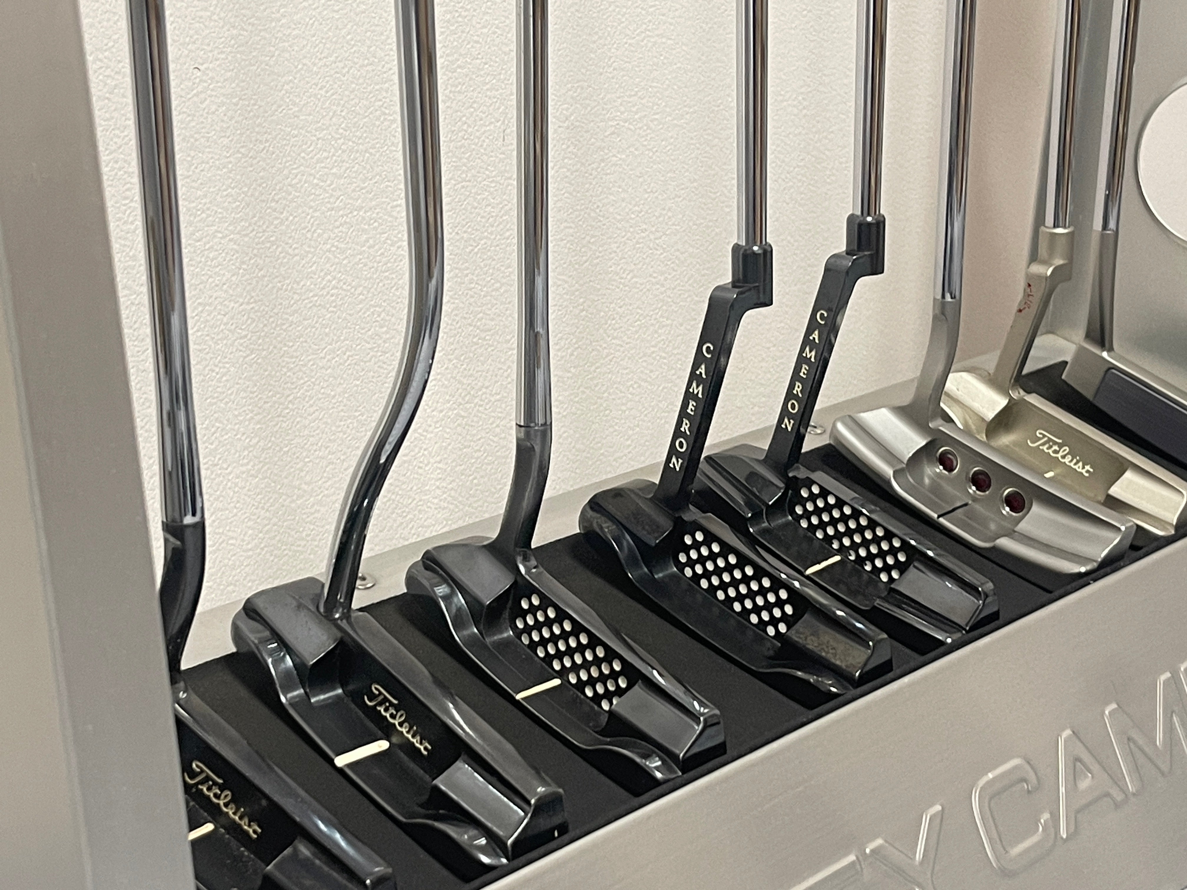 Scotty Cameron PUTTER DISPLAY - FLOOR STANDING – yabai industries